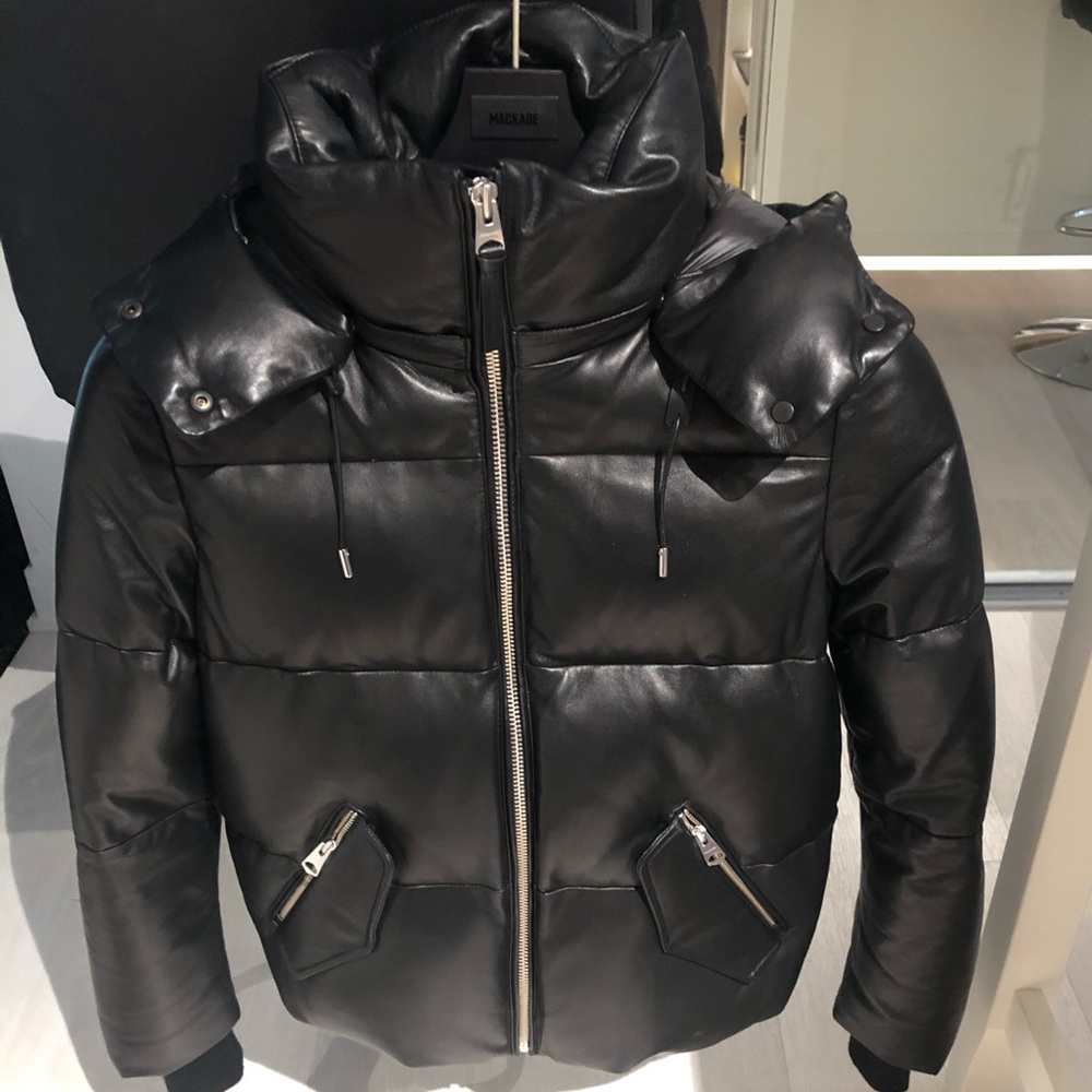 Love this jacket but it’s too big for me !!